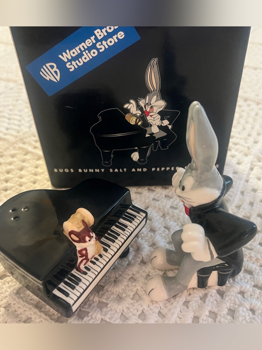 New Warner Bros. Bugs Bunny Piano Salt and Pepper Shakers - Black Rare 1999